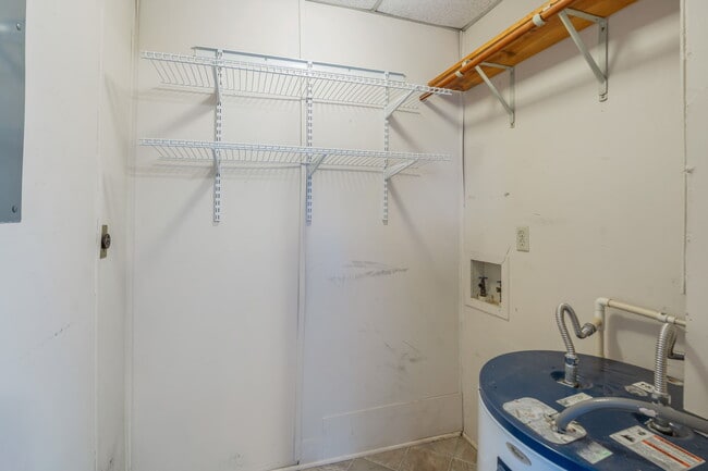 Building Photo - 302 Wakefield Rd