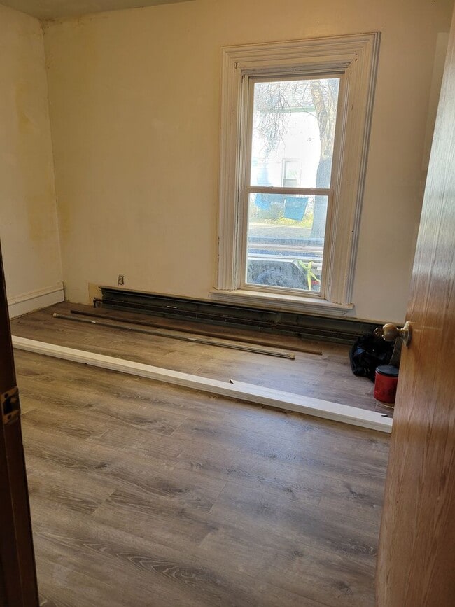 Building Photo - Single Family - 5 Bedroom