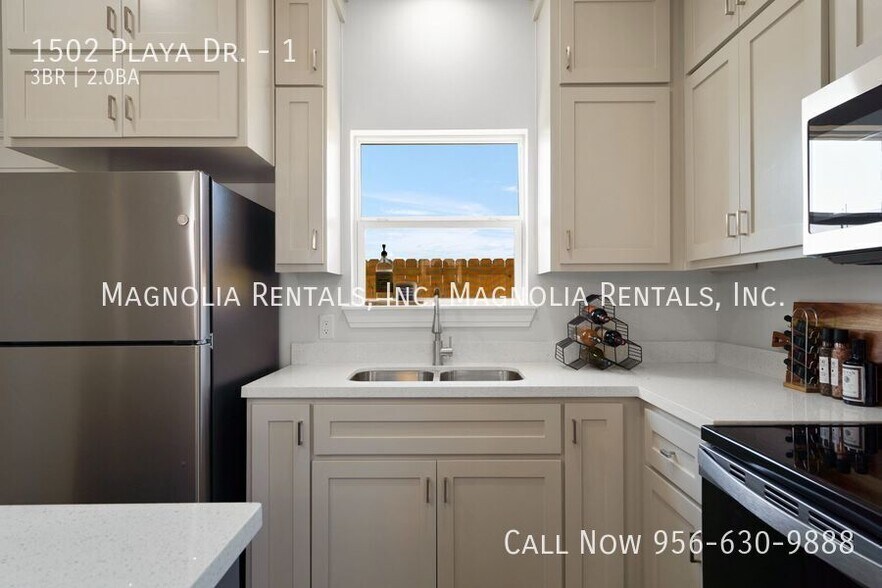 Building Photo - 1502 Playa Dr