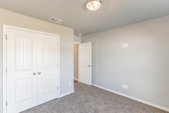 Building Photo - 117 Mike Warner Dr
