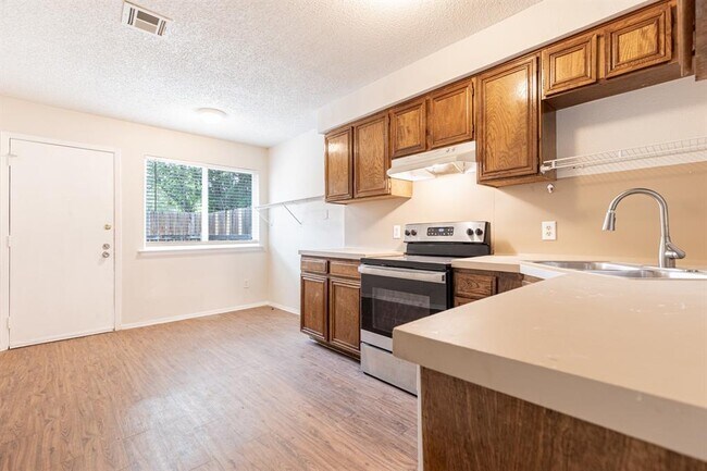 Building Photo - 323 W William Cannon Dr
