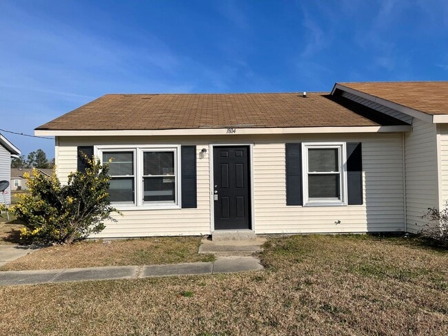 Primary Photo - 2 bedroom, 1 bath Duplex