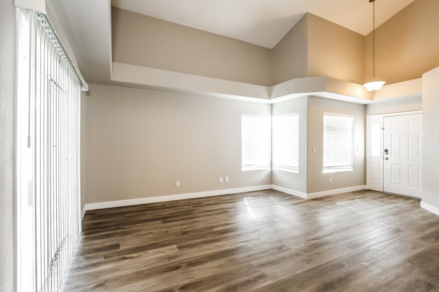 Building Photo - 104 Escada Ln