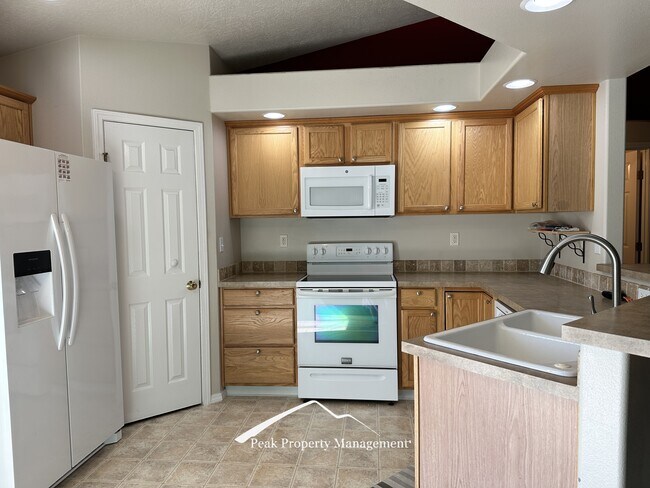 Building Photo - 605 W Mulberry Loop