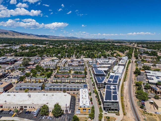 Building Photo - 2 Bed 2 Bath Condo With Mountain Views In Recently Developed Steel Yards Neighborhood.