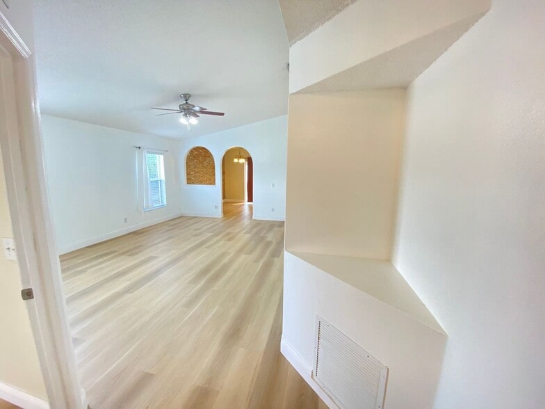 Building Photo - 1019 Great Shady Ln