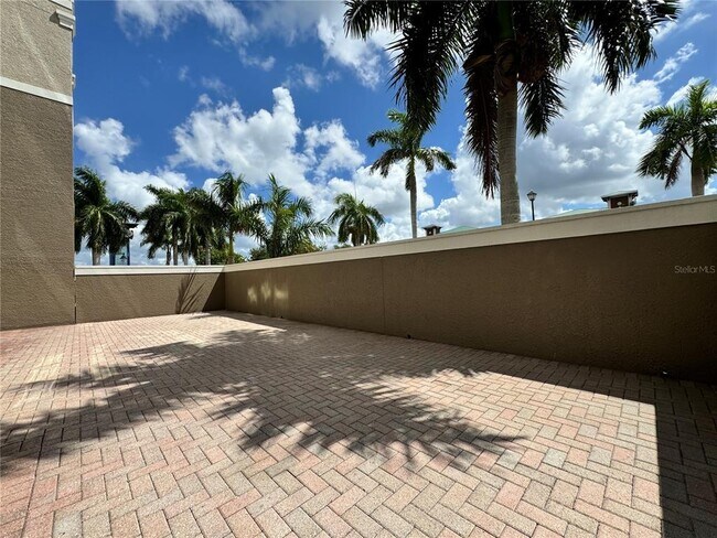 Building Photo - 808 3rd Ave W