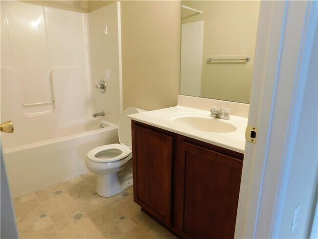 Building Photo - 1206 Carthage Dr