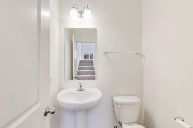 Building Photo - 2251 Venture Dr