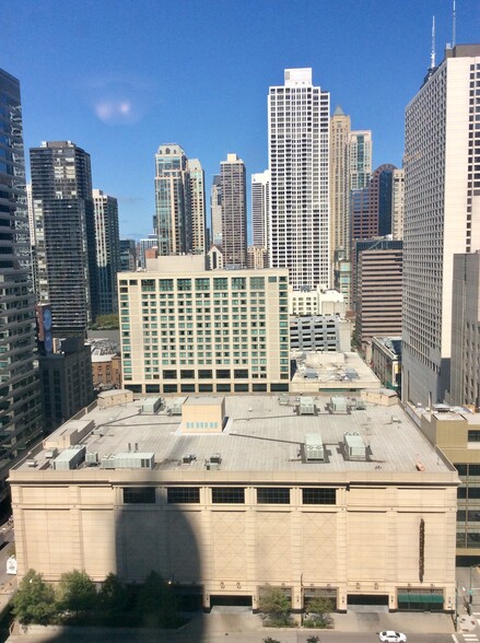 Great city views - 405 N WABASH Ave