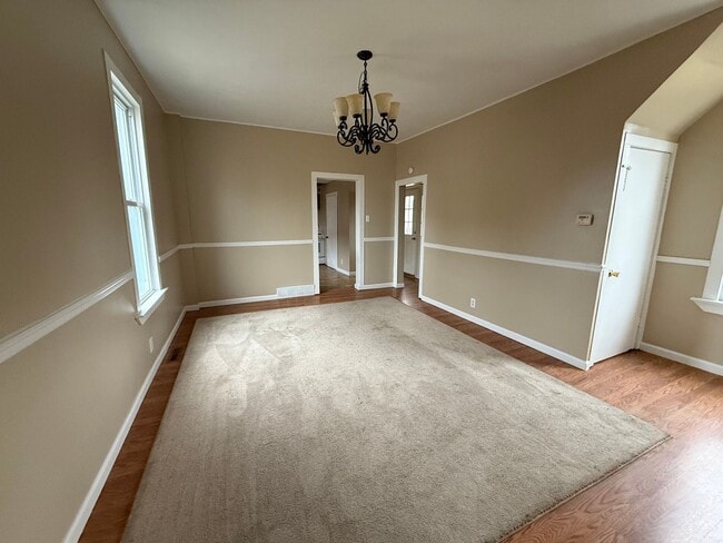 Building Photo - 3 bedroom Home