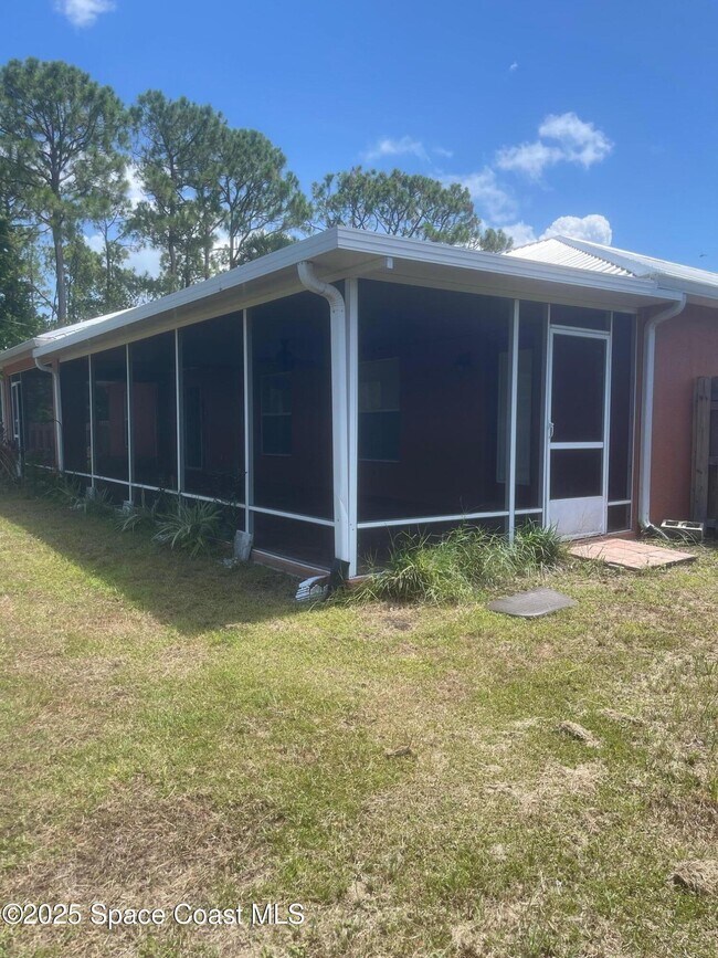 Building Photo - 1291 Goode Dr NE