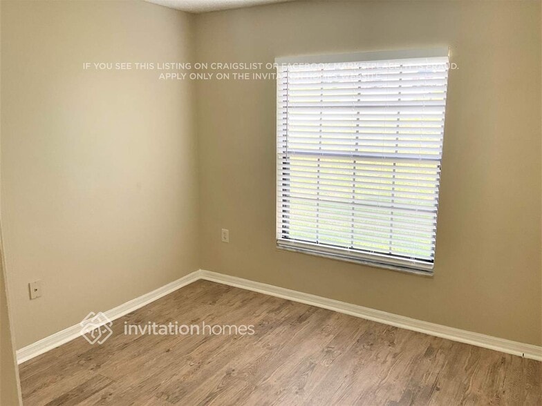 Building Photo - 2174 E Gloria Dr