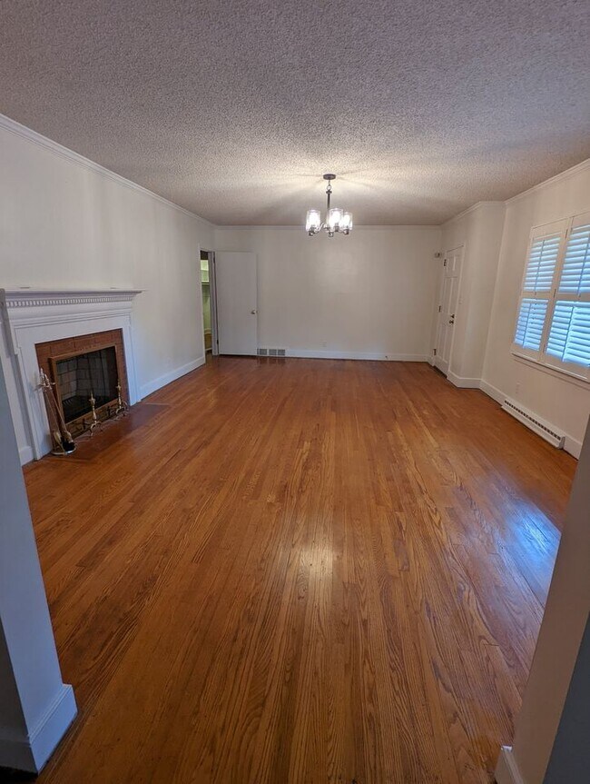 Building Photo - 1403 Spry St