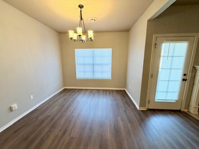 Building Photo - 2827 N Cassius Ln