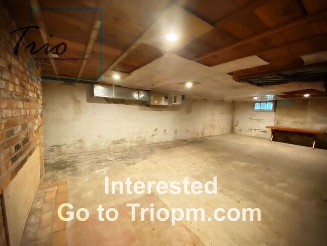 Building Photo - 1673 Riverview St