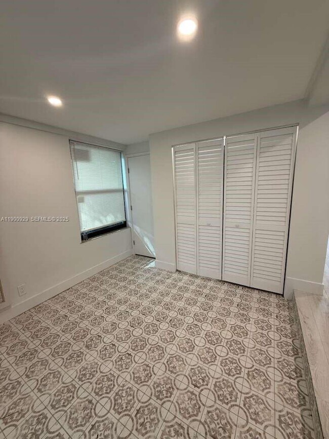 Building Photo - 2227 Roosevelt St