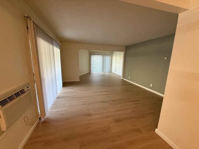 Building Photo - 975 Murrieta Blvd