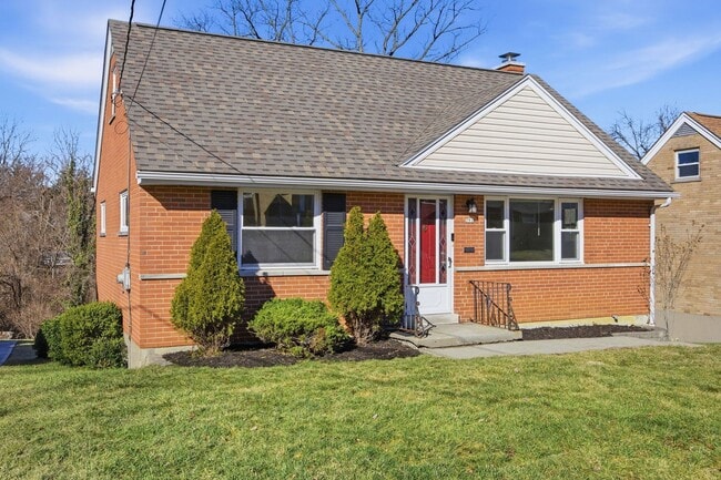 Building Photo - DELHI - Charming Brick Cape Cod 3-4 bed 1.5 bath.
