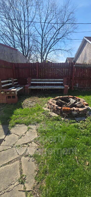 Building Photo - 1235 Huestis Ave