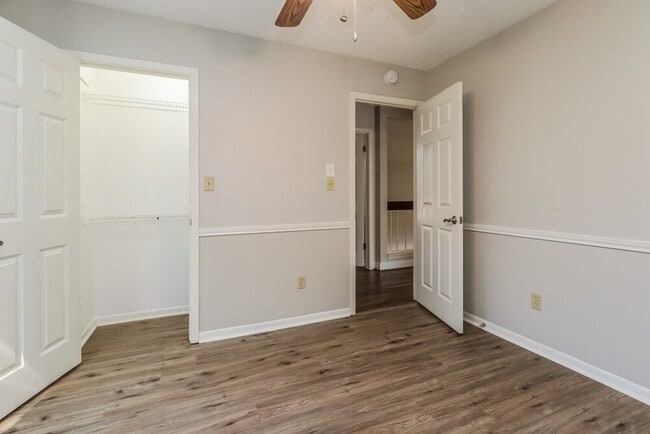 Building Photo - 7811 Goldengrove Dr