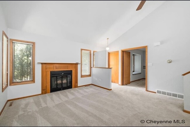 Building Photo - 3 BEDROOM, 2 BATHROOM TOWNHOME WITH 1 CAR ...