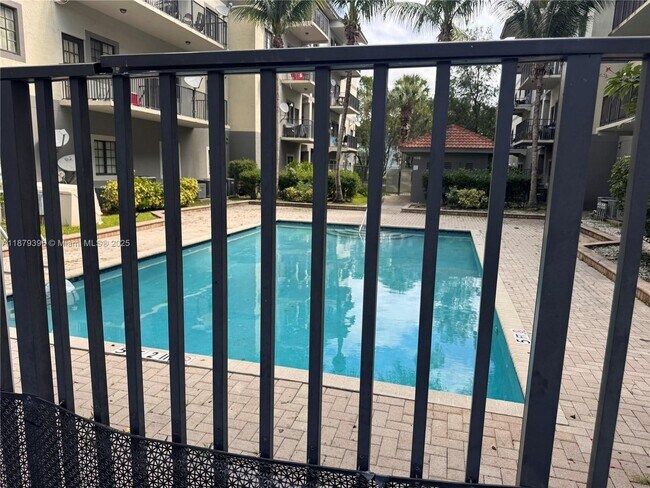 Building Photo - 2801 Riverside Dr