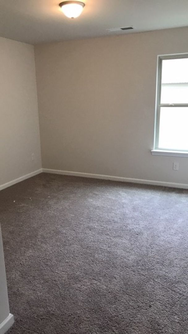 Building Photo - NEWISH 4 Bedroom Single Family Home in Ellenwood!