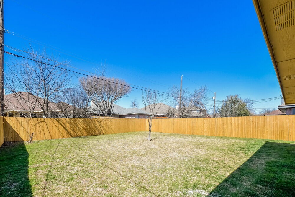 Building Photo - 717 Rockett Ln