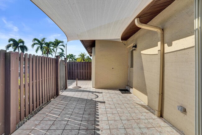 Building Photo - 630 Sea Pine Way