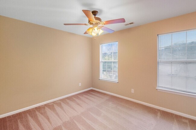 Building Photo - Charming 3BR House with Big bonus room ove...