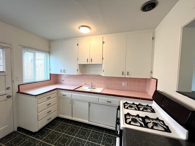 Building Photo - 1bd/1bth South Park Apartment with Plank F...