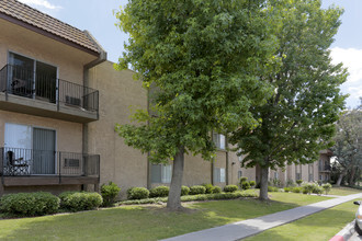 Los Arcos Apartments - Whittier, CA | Apartment Finder