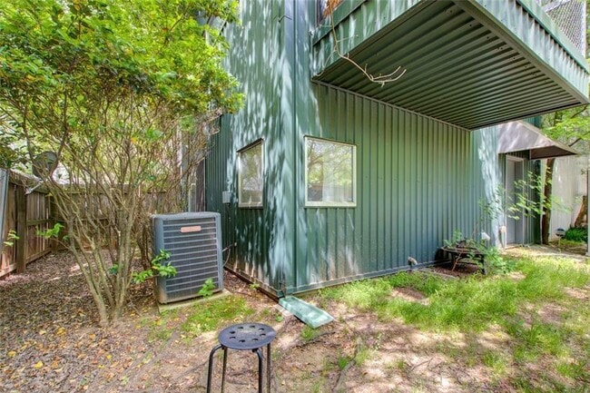 Building Photo - 241 Maynard Terrace SE