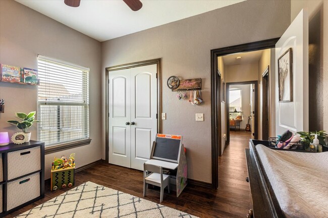 Building Photo - 8398 SW Sun Valley Dr