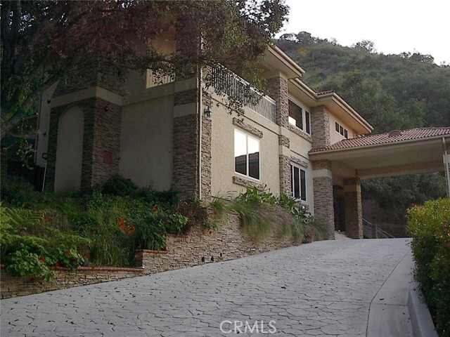 Building Photo - 2124 Glen Ivy Dr