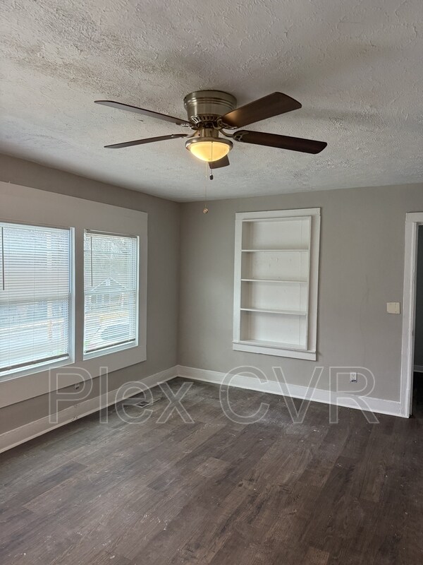 Building Photo - 4022 Young Ave