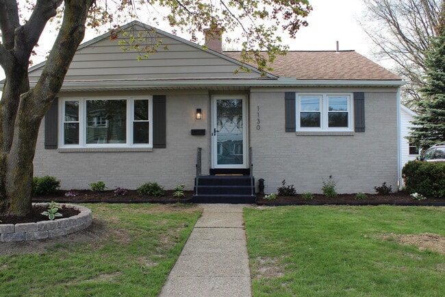 Building Photo - 1130 W 35th St