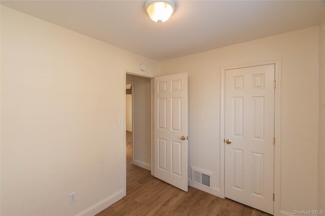 Building Photo - 35 Hudson Terrace