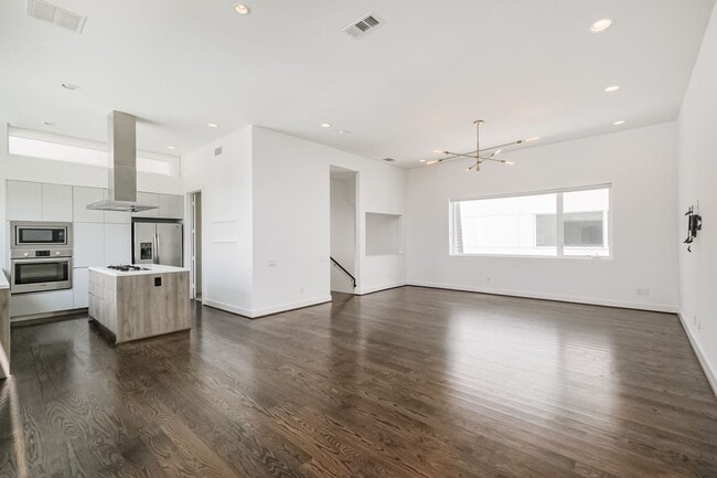 Building Photo - Welcome to this absolutely STUNNING Townhome!!