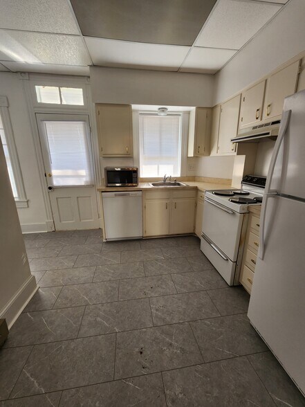 Building Photo - 125 Peyton St