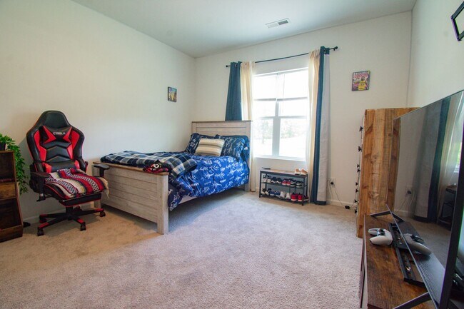 Building Photo - Coming Soon! 3 Bedroom 2.5 Bathroom