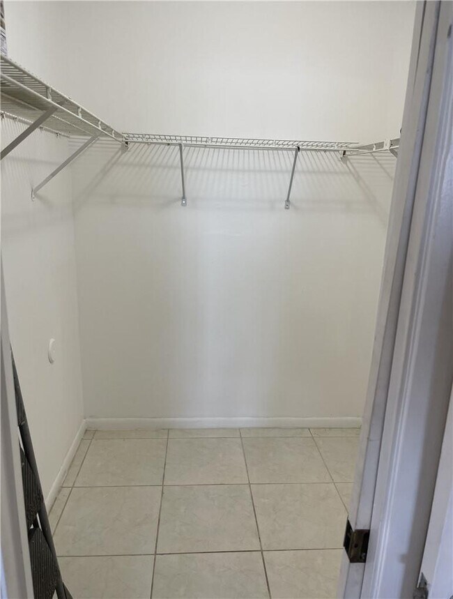 Building Photo - 5512 N Park Rd