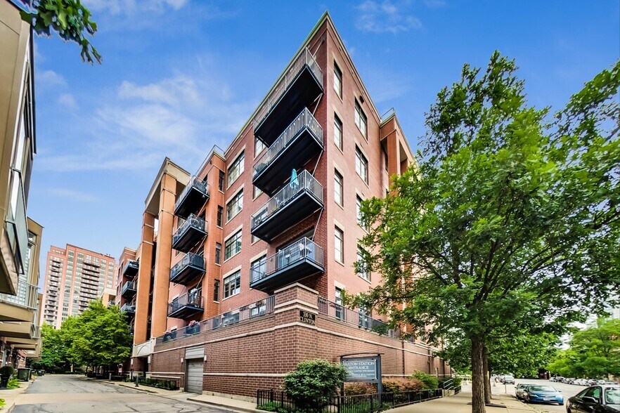 Primary Photo - 330 N Clinton St
