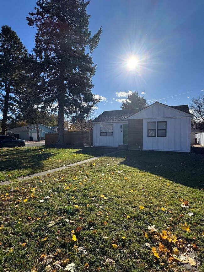 Building Photo - Beautifully Maintained Home in the Heart o...