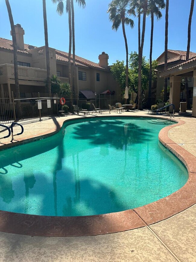 Building Photo - 930 N Mesa Dr