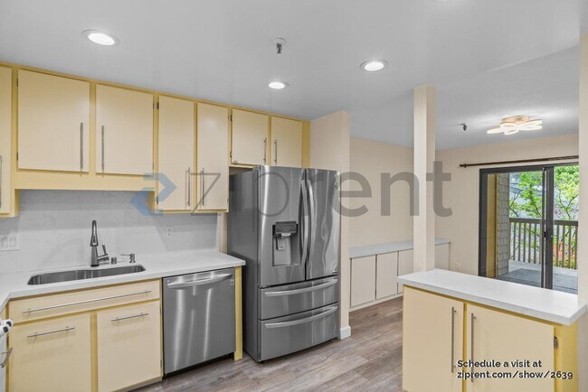 Building Photo - 49 Showers Dr