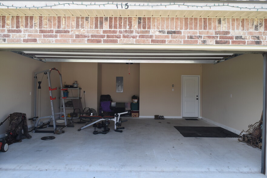Garage - 113 Green Mountain Ridge Street