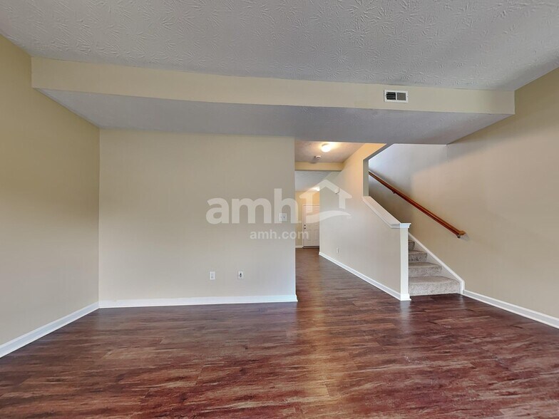 Building Photo - 45 Haverstraw Pl