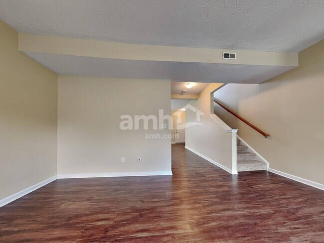 Building Photo - 45 Haverstraw Pl